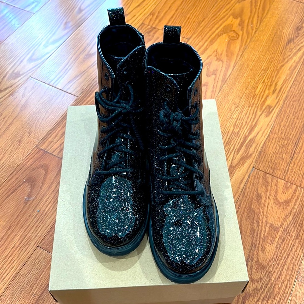 GIRLS WONDER NATION GLITTERY BOOTS SIZE 4